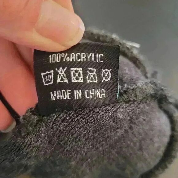 Native Adult Unisex Gray Aztec Acrylic Knit Cuffed Beanie w Pom-Pom - Picture 6 of 7